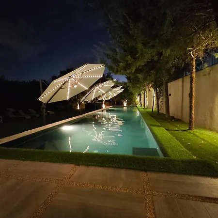 Villa Stunning Luxury With Private Pool & Bbq