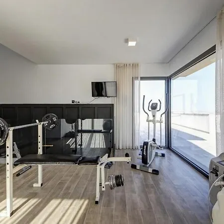 Stunning Luxury With Private Pool & Bbq *