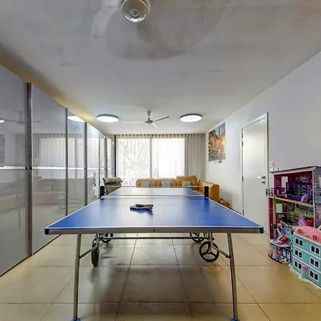 Stunning Luxury With Private Pool & Bbq Villa