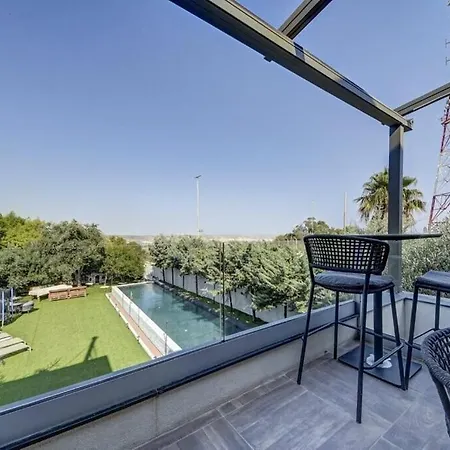 Stunning Luxury With Private Pool & Bbq *