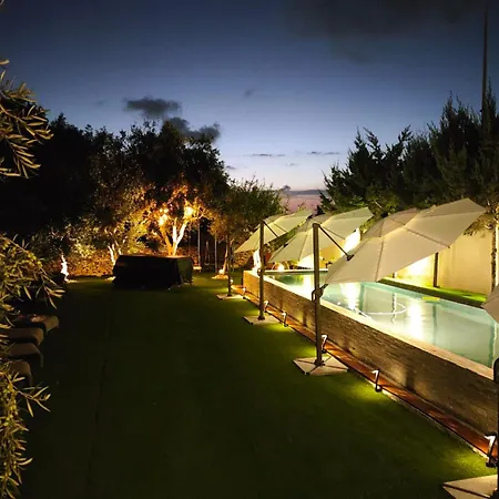 Stunning Luxury With Private Pool & Bbq *